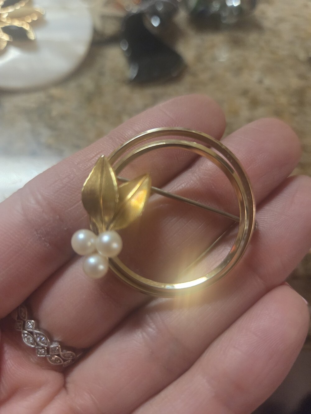 Krementz Vintage 1950's Gold-Tone Pearl Leaf Double Circle Wreath Brooch